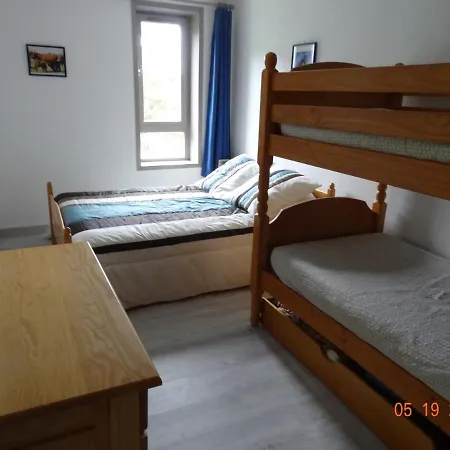 6 Personnes Au Pied Du Sancy